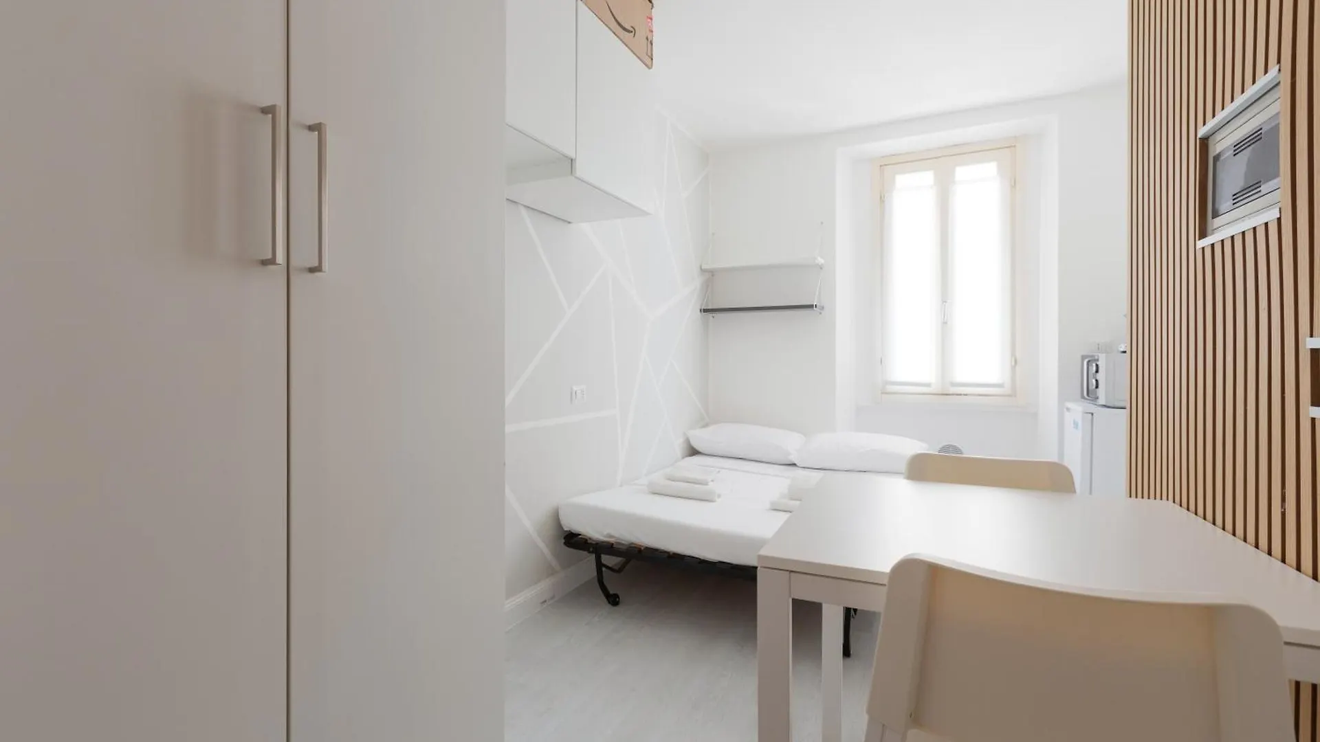 Cosy Studio -M3 Yellow Line Affori Fn Milaan